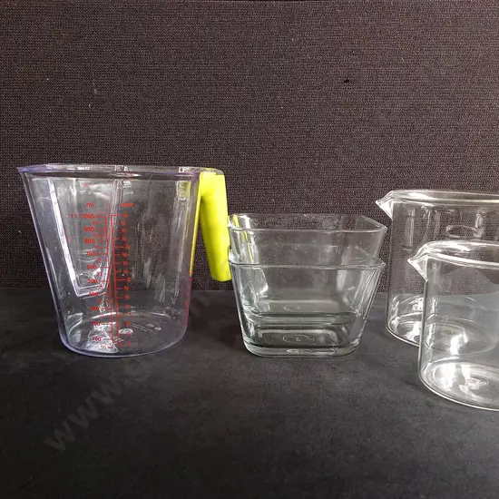 COLLECTION OF A GLASS MEASURING CUP AND BOWLS, MESURING CUP HAS, ML, CUPS, FL.OZ, PINTS, TSP, AND TBSP