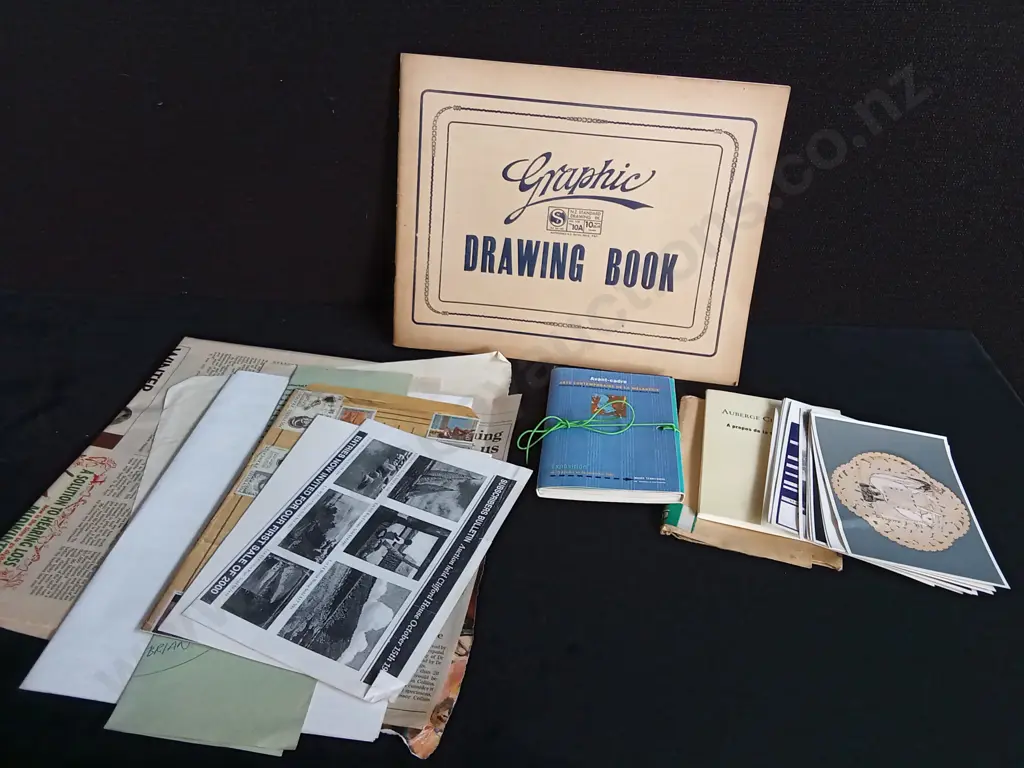 ASSORTMENT OF VINTAGE PAPER EPHEMERA, INCLUDING DRAWING BOOK, AND POSTCARDS Image 1++