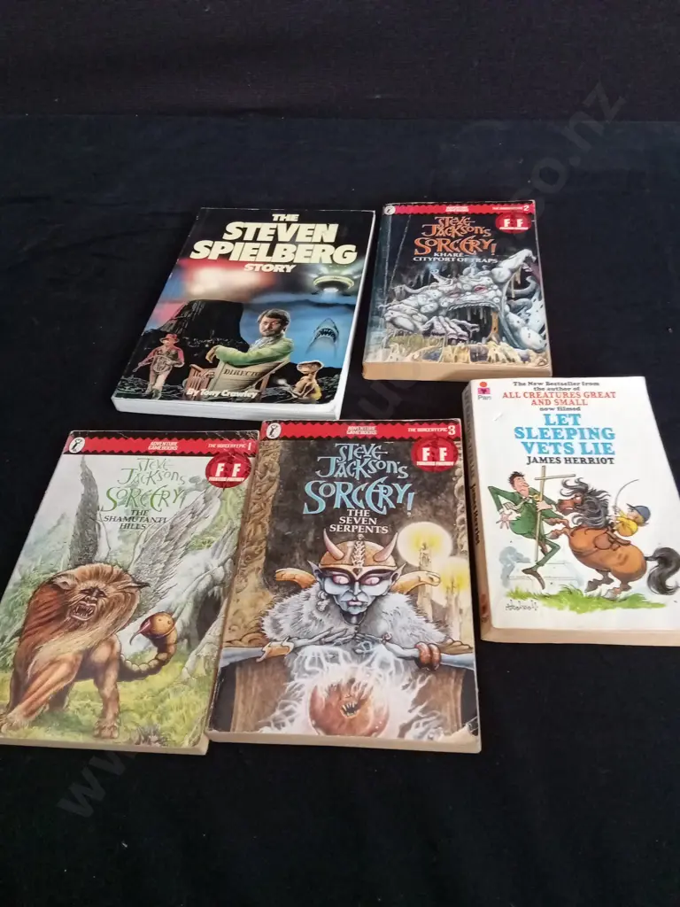 5 BOOKS Image 1++
