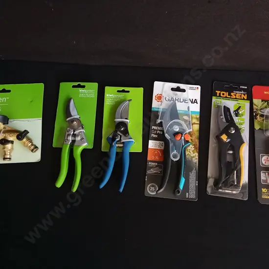 6 BRAND NEW GARDENING ITEMS