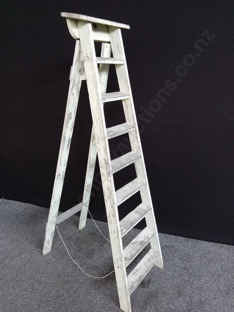 VINTAGE WHITE WOODEN A FRAME STEP LADDER 1.8M TALL Image 1++