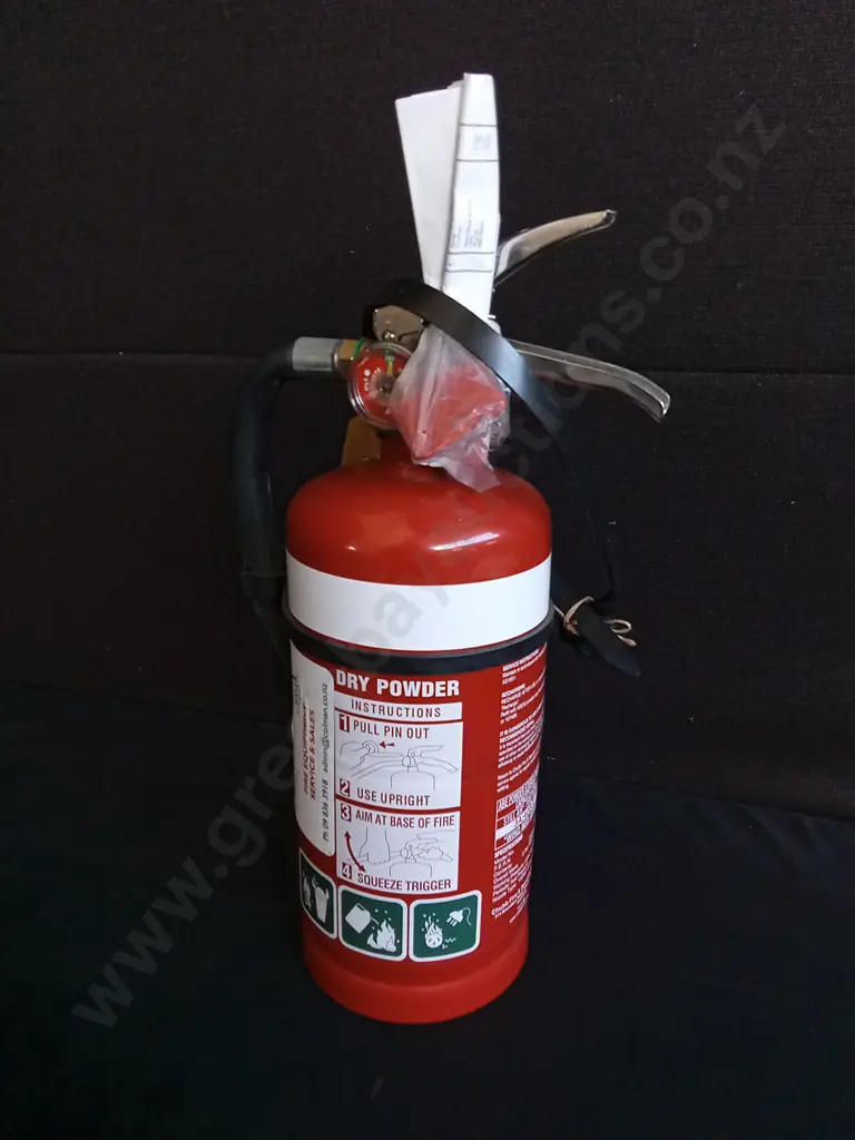 MIX OF TOOLS AND FIRE EXTINGUISHER Image 1++