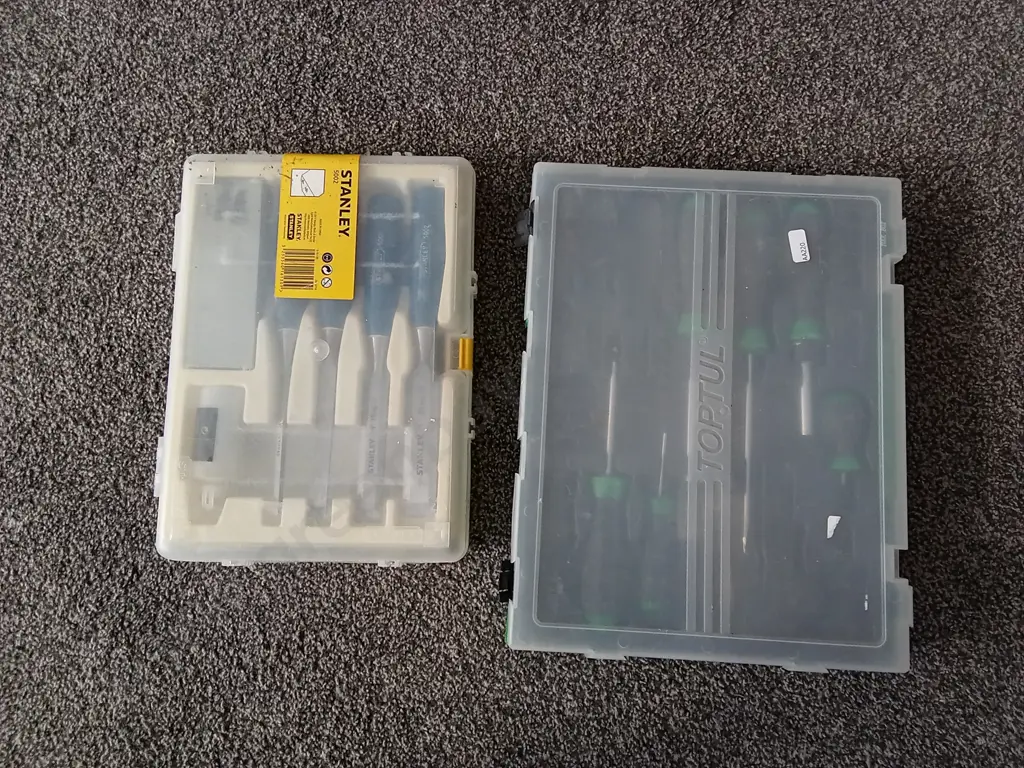 STANLEY WOOD CHISEL SET AND TOPTUL SCREWDRIVER SET Image 1++