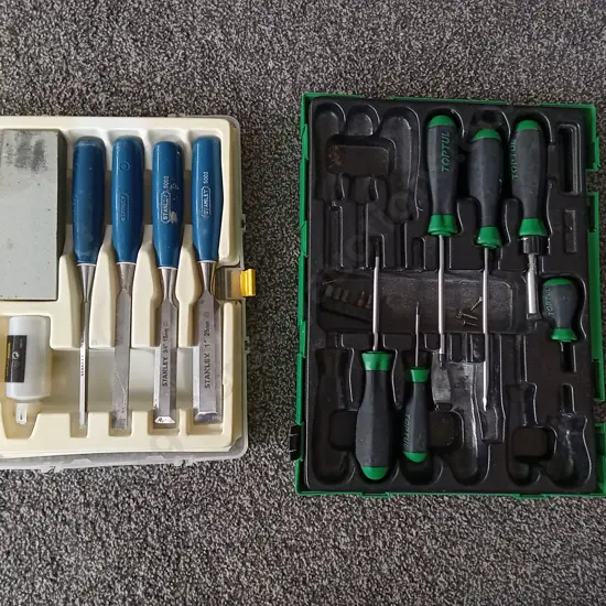 STANLEY WOOD CHISEL SET AND TOPTUL SCREWDRIVER SET
