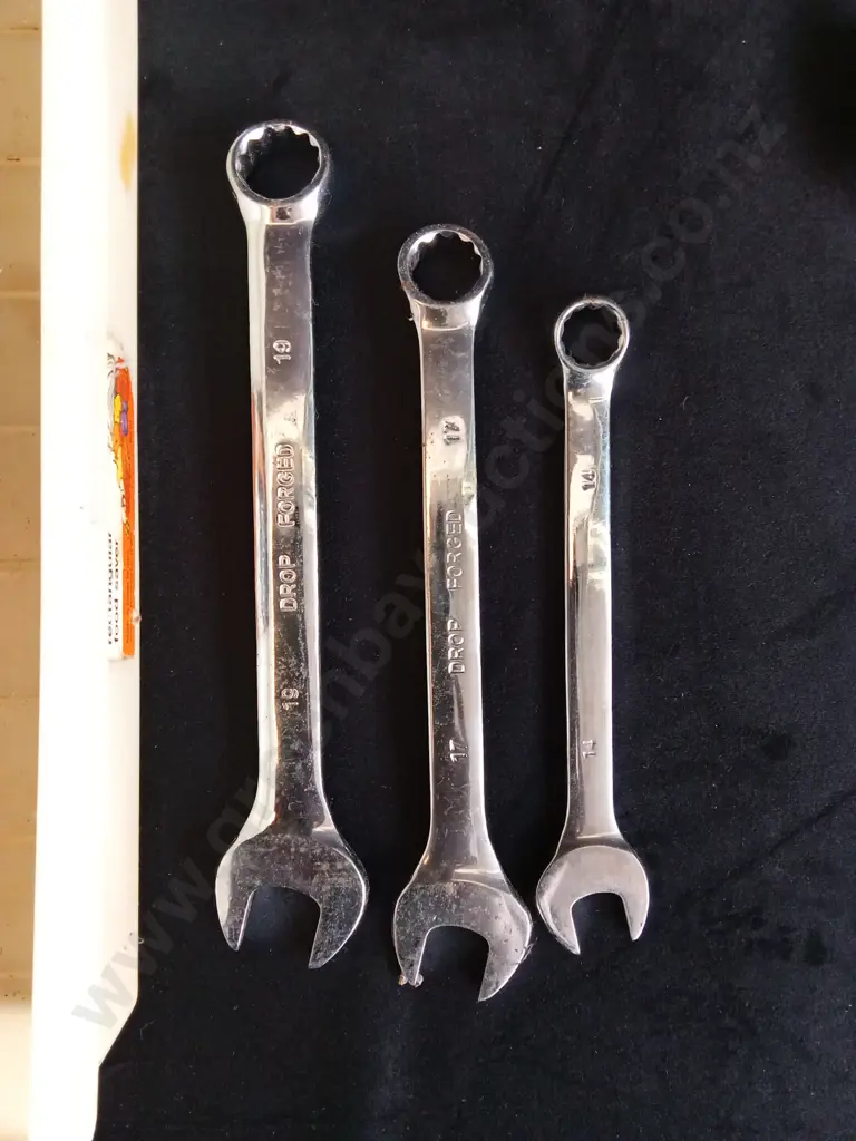 BUCKET OF TOOLS Image 1++