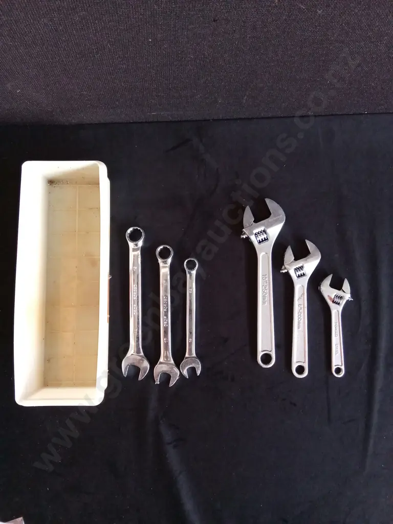 BUCKET OF TOOLS Image 1++