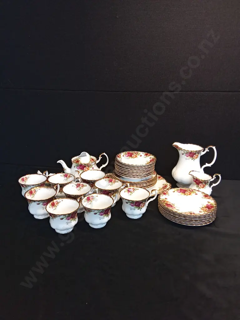 ROYAL ALBERT OLD COUNTRY ROSES BONE CHINA TEA SET (NOTE 2 DAMAGED PIECES) Image 1++