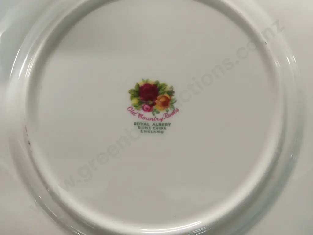 ROYAL ALBERT OLD COUNTRY ROSES BONE CHINA TEA SET (NOTE 2 DAMAGED PIECES) Image 1++