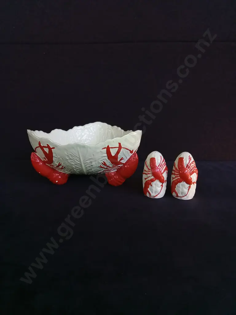 VINTAGE CARLTON WARE CABBAGE LEAF LOBSTER SALAD BOWL WITH ACCOMPANYING SALT AND PEPPER SHAKERS PLUS SMALL SAUCER Image 1++