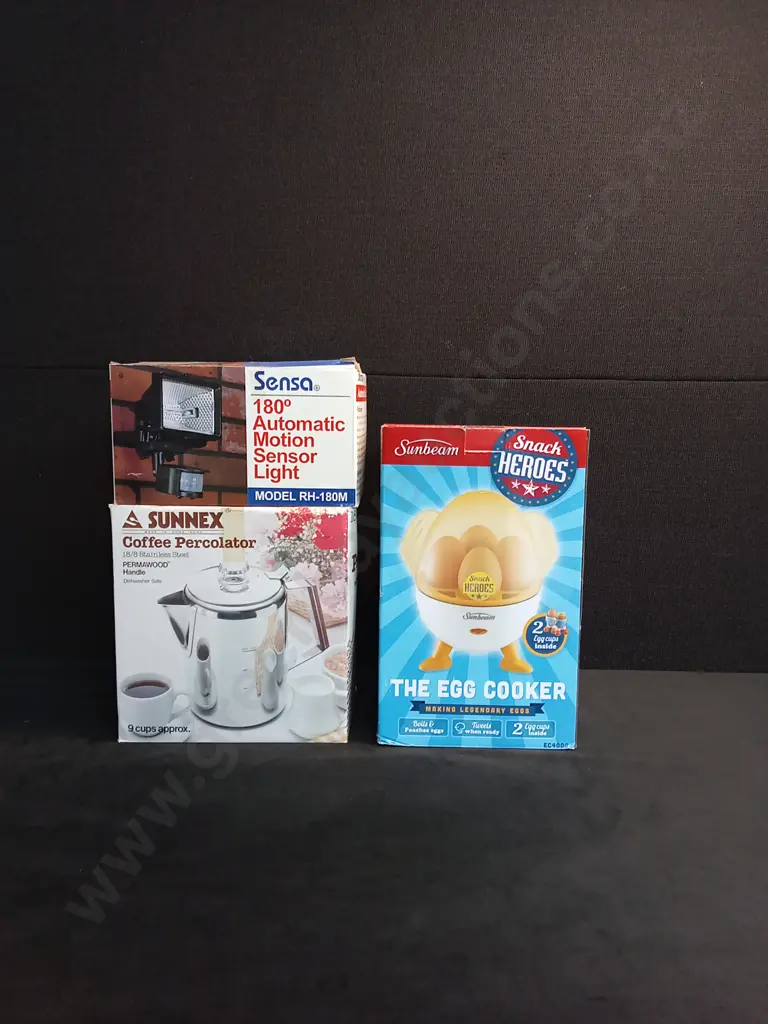 ASSORTED ITEMS Image 1++