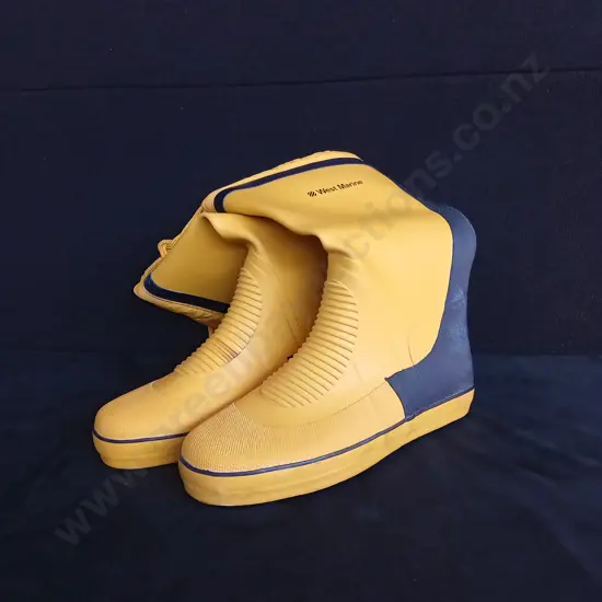 PAIR OF WEST MARINE ART RUBBER BOOTS SIZE12