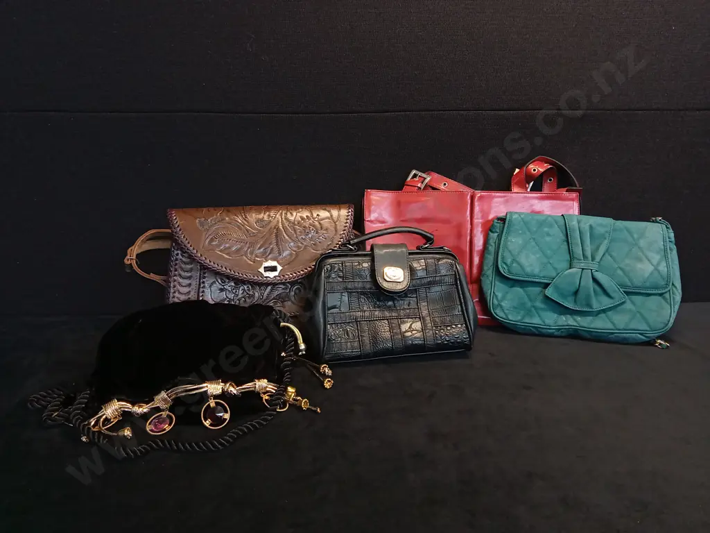 ASSORTED HANDBAGS X 5 Image 1++