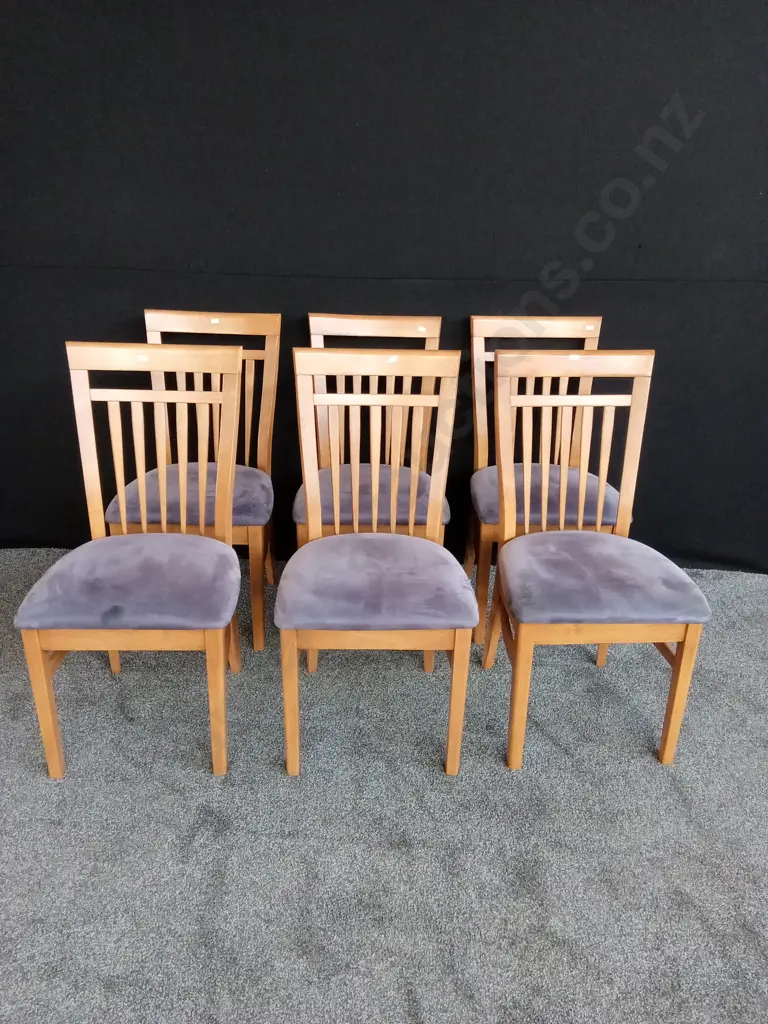 DINING TABLE - EXPANDABLE AND 6 CUSHIONED SEATED CHAIRS Image 1++