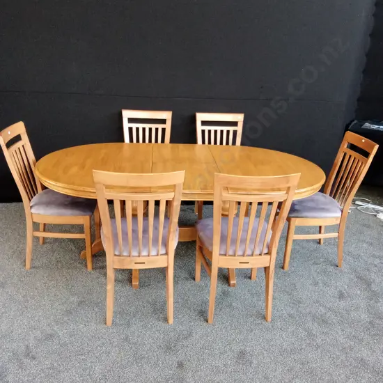 DINING TABLE - EXPANDABLE AND 6 CUSHIONED SEATED CHAIRS