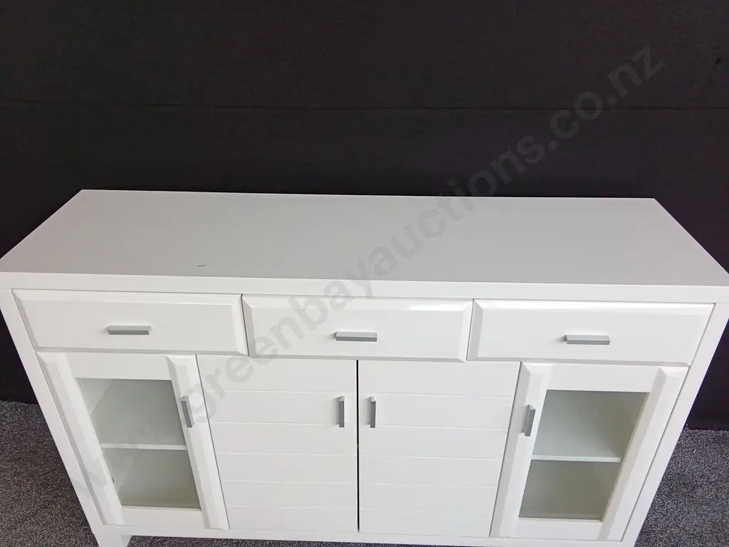 GLOSS WHITE SIDEBOARD, 3 DRAWERS, 2 GLASS DOORS, 2 CENTRE DOORS, SOFT CLOSE HINGES - EXCELLENT CONDITION Image 1++