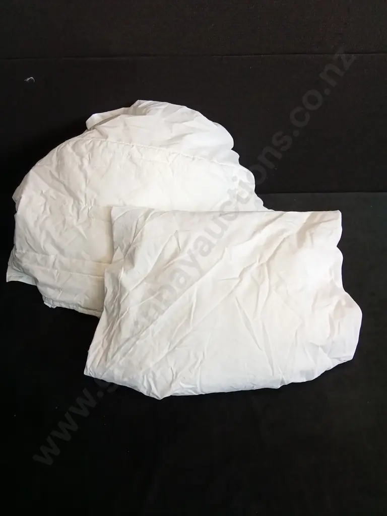 QUEEN SIZE VALANCE SHEET AND FITTED SHEET Image 1++