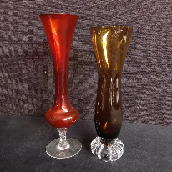 PAIR OF VINTAGE GLASS VASES, TALLEST H 25.5 CM