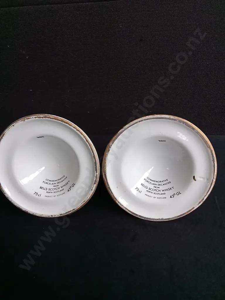 PAIR OF VINTAGE 1986 ROYAL COMMEMORATIVE SCOTCH WHISKY DECANTERS, FULL Image 1++