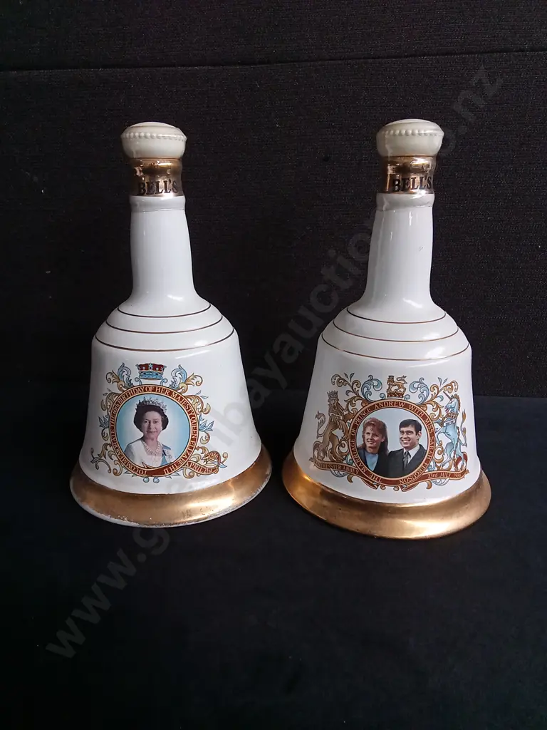 PAIR OF VINTAGE 1986 ROYAL COMMEMORATIVE SCOTCH WHISKY DECANTERS, FULL Image 1++