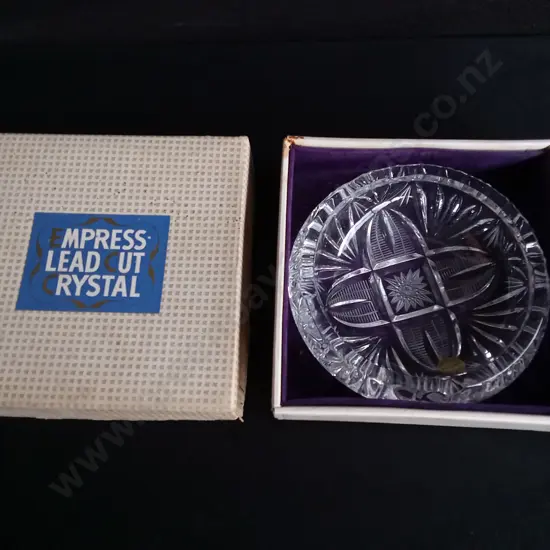 VINTAGE EMPRESS LEAD CUT CRYSTAL ASHTRAY IN ORIGINAL BOX, W 14.5 CM