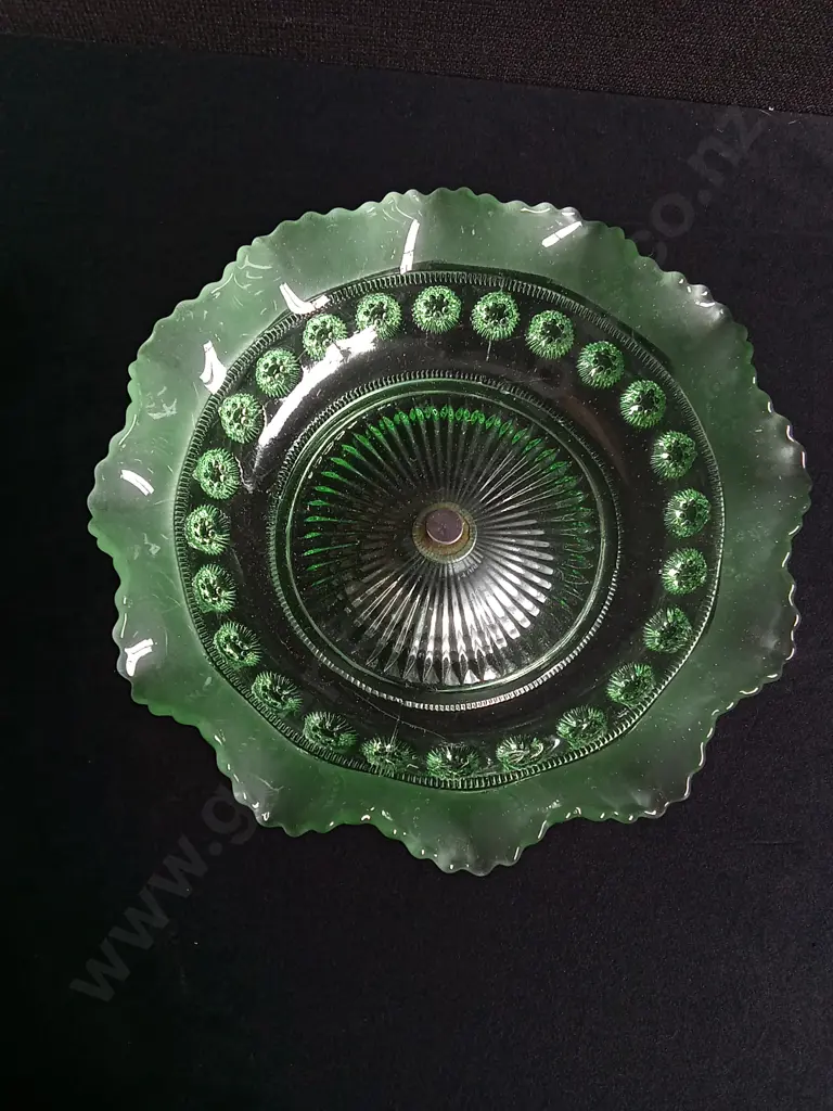 VINTAGE GREEN GLASS PEDESTAL BOWL WITH SCALLOPED RIM, H 11 CM X W 19 CM Image 1++