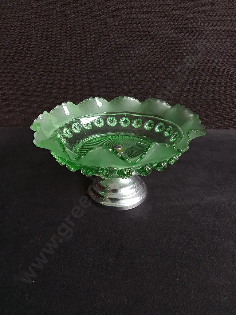 VINTAGE GREEN GLASS PEDESTAL BOWL WITH SCALLOPED RIM, H 11 CM X W 19 CM Image 1++