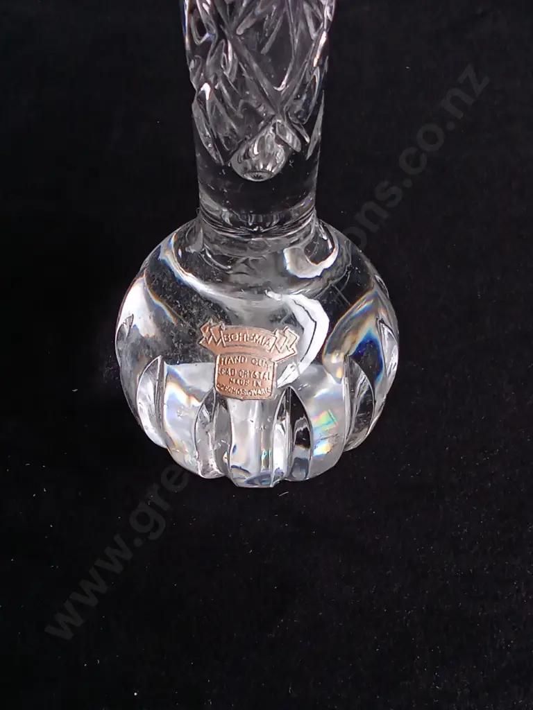 VINTAGE CUT GLASS VASE AND HAND CUT LEAD CRYSTAL BUD VASE, TALLEST H 26 CM Image 1++