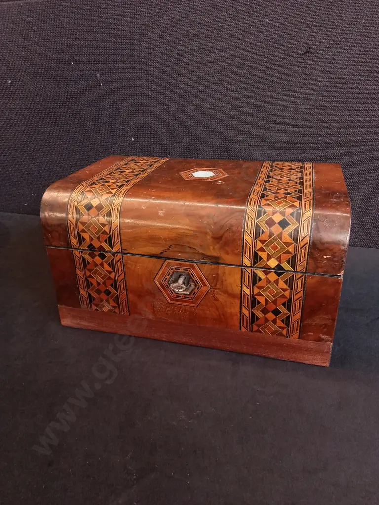 VINTAGE WALNUT BOX WITH TUNBRIDGE INLAY, W 25 CM Image 1++