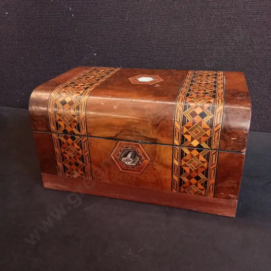 VINTAGE WALNUT BOX WITH TUNBRIDGE INLAY, W 25 CM