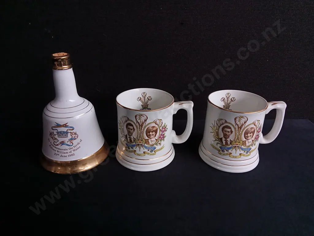 3 PIECES VINTAGE BRITISH FAMILY MEMORABILIA, INCLUDING 1982 BELL'S SCOTCH WHISKY DECANTERS, FULL Image 1++