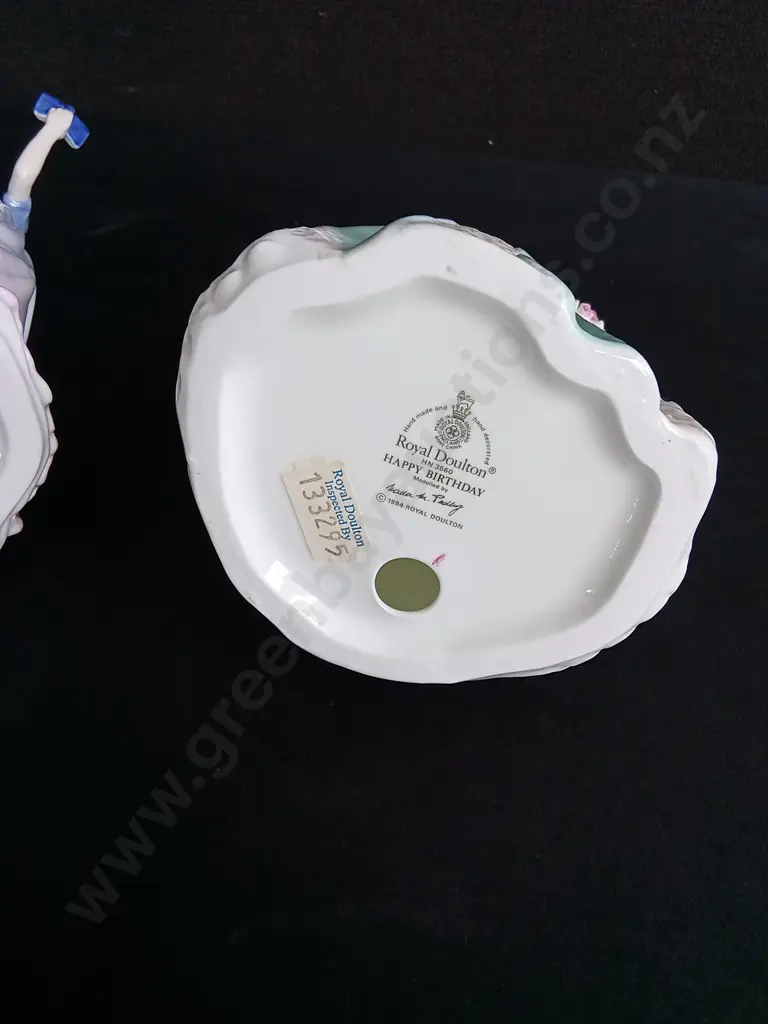 PAIR OF VINTAGE ROYAL DOULTON "PRETTY LADIES" PORCELAIN FIGURES, "SWEET POETRY" 1998, AND "HAPPY BIRTHDAY" 1994 Image 1++