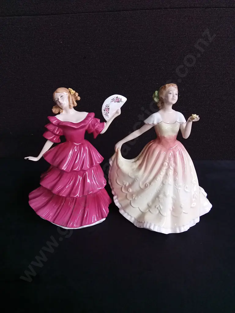 PAIR OF VINTAGE ROYAL DOULTON PORCELAIN FIGURES, "JENNIFER" 1993, AND "DEBORAH" 1994, TALLEST H 20 CM Image 1++