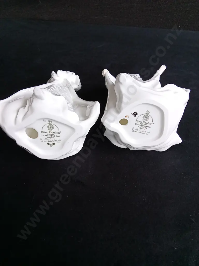 PAIR OF VINTAGE ROYAL DOULTON BONE CHINA FIGURINES, "CHRISTMAS DAY" 1993, "SENTIMENTS WISDOM" 1999, TALLEST H 15.5 CM Image 1++