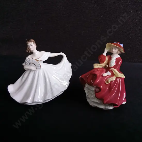 PAIR OF VINTAGE ROYAL DOULTON PORCELAIN FIGURES, "ELAINE" 1997, AND "TOP O'THE HILL", TALLEST H 11 CM