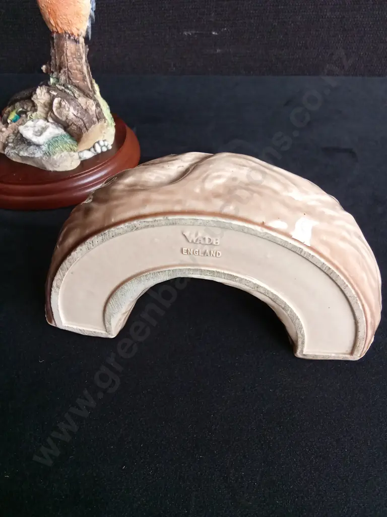 VINTAGE BORDER FINE ARTS KINGFISHER FIGURINE AND LOG CERAMIC TRINKET DISH, TALLEST H 15 CM Image 1++