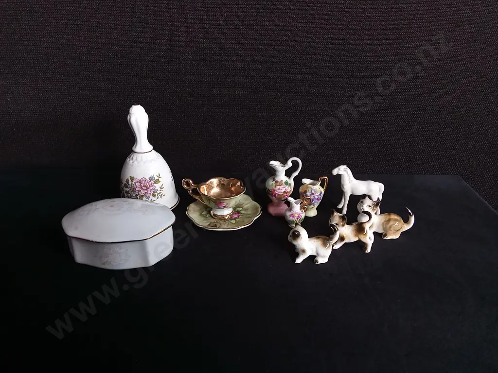 COLLECTION OF VINTAGE PORCELAIN TRINKETS AND ORNAMENTS, TALLEST H 12 CM Image 1++