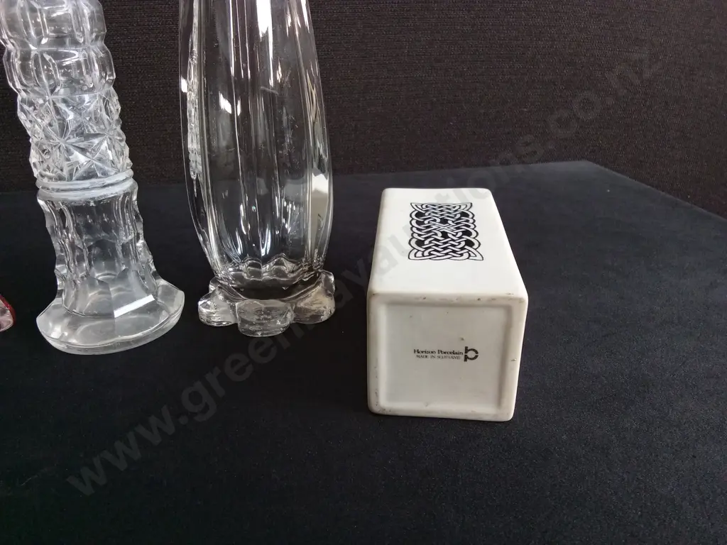 4 VASES, INCLUDING BUD VASES, TALLEST H 20 CM Image 1++