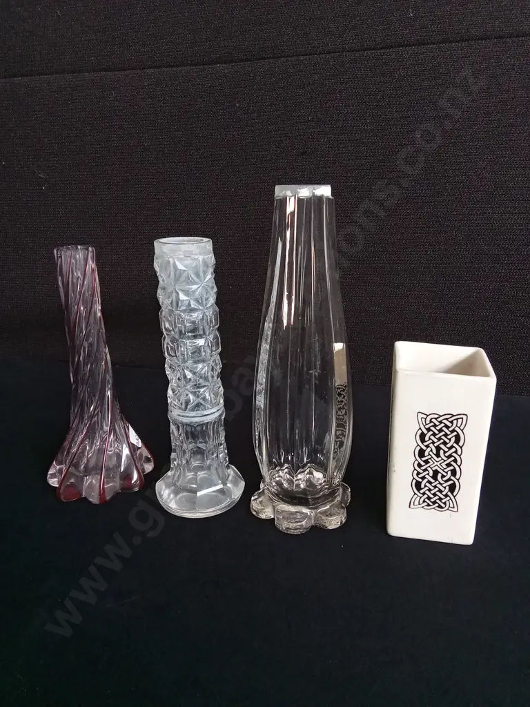 4 VASES, INCLUDING BUD VASES, TALLEST H 20 CM Image 1++