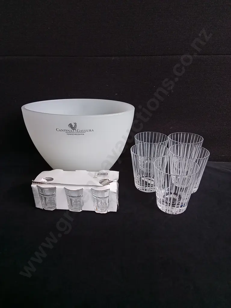 WINE BUCKET AND MIX OF GLASSWARE, TALLEST H 18 CM Image 1++