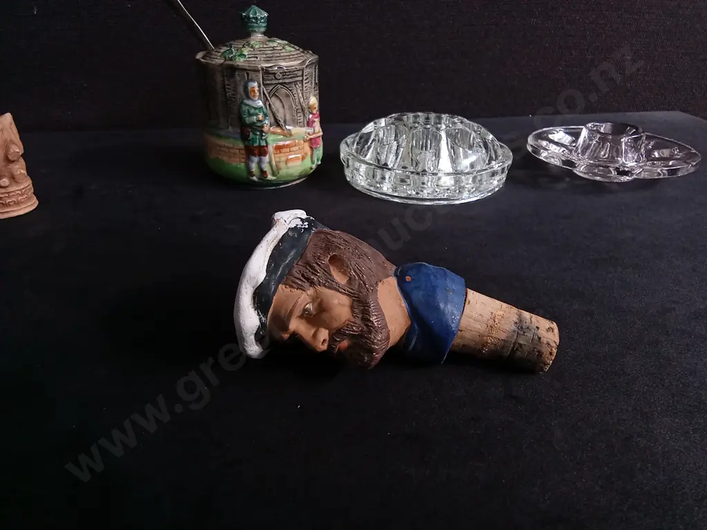 ASSORTMENT OF VINTAGE ITEMS, INCLUDING CERAMIC BOTTLE STOPPER AND PAIR OF CLEAR GLASS FLOWER FROGS, WIDEST W 11.5 CM Image 1++