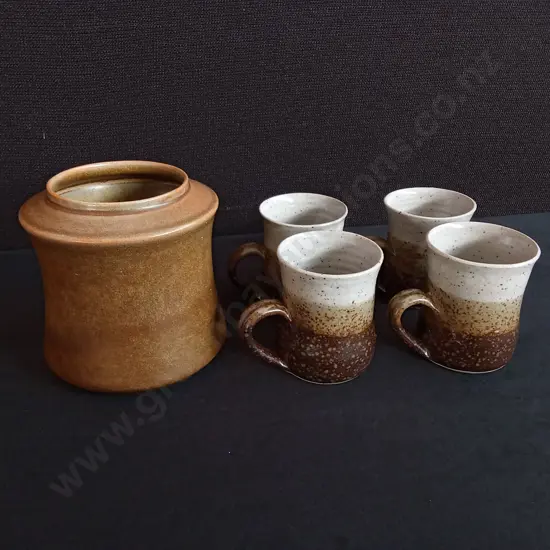 SET OF 4 VINTAGE STONEWARE MUGS AND JAR, TALLEST H 13 CM