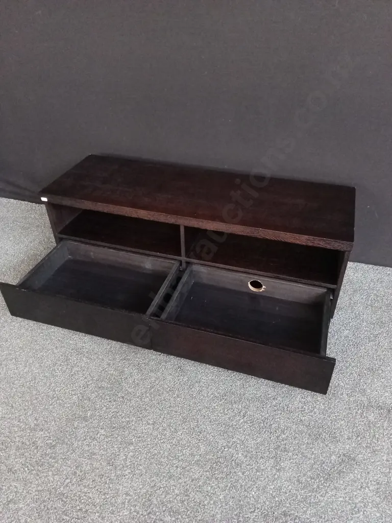 DARK STAINED WOOD ENTERTAINMENT UNIT OR TV STAND FEATURING 2 DRAWS, L 118CM X W 40CM X H 41CM Image 1++