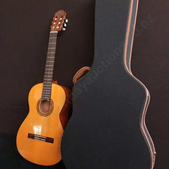 ALEGRIA MODEL 26 CONCERT CLASSICAL GUITAR, MADE IN SPAIN, INCLUDING CASE