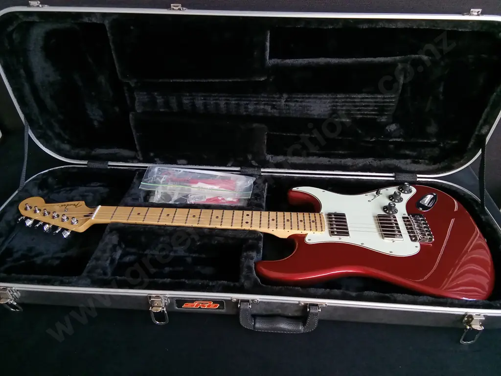 FENDER BLACKTOP STRATOCASTER HH CANDY APPLE RED, ELECTRIC GUITAR INCLUDING HARDSHELL CASE Image 1++