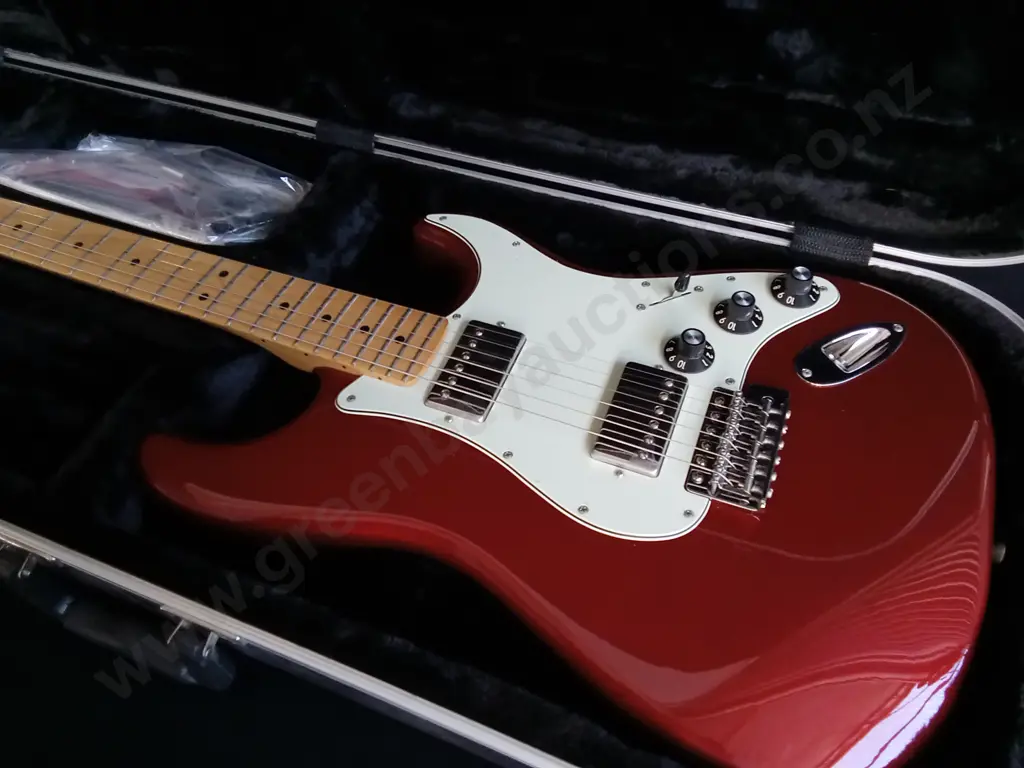 FENDER BLACKTOP STRATOCASTER HH CANDY APPLE RED, ELECTRIC GUITAR INCLUDING HARDSHELL CASE Image 1++