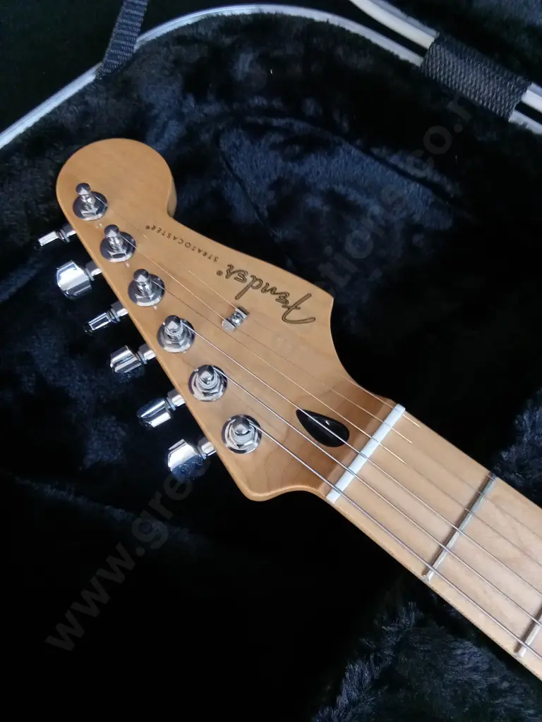 FENDER BLACKTOP STRATOCASTER HH CANDY APPLE RED, ELECTRIC GUITAR INCLUDING HARDSHELL CASE Image 1++