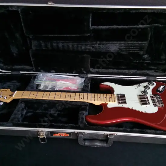FENDER BLACKTOP STRATOCASTER HH CANDY APPLE RED, ELECTRIC GUITAR INCLUDING HARDSHELL CASE