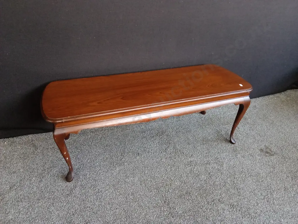 VINTAGE QUEEN ANNE-STYLE WOODEN COFFEE TABLE, L 121CM X W 46CM X H 42CM Image 1++
