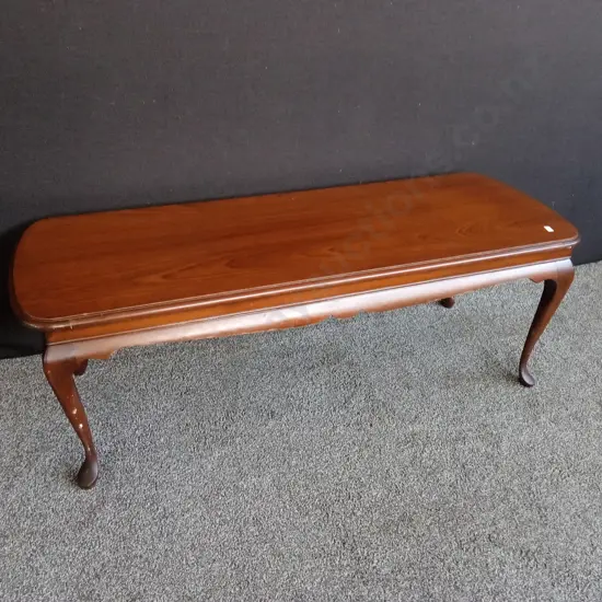 VINTAGE QUEEN ANNE-STYLE WOODEN COFFEE TABLE, L 121CM X W 46CM X H 42CM