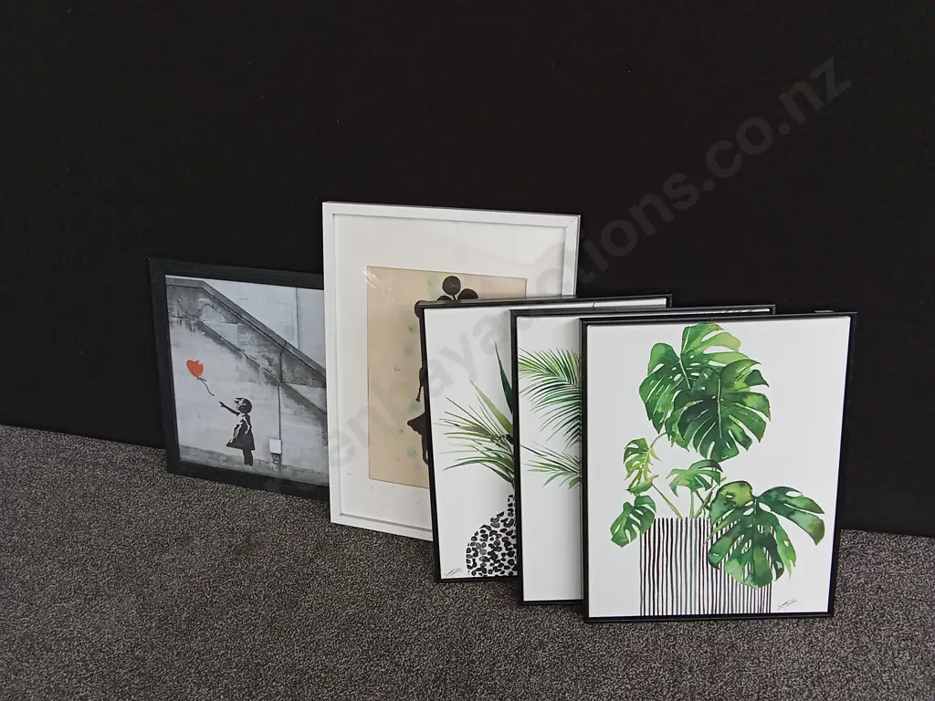 5 FRAMED PRINTS, INCLUDING SET OF 3 SUMMER THORNTON CANVAS PRINTS, TALLEST H 63 CM Image 1++